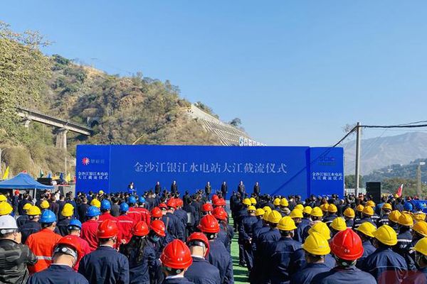 預埋式燈條和嵌入式線條燈哪個更好？