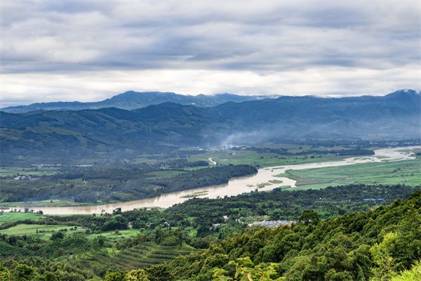 rgb燈帶與幻彩燈帶區(qū)別，如何選擇適合您的燈帶？